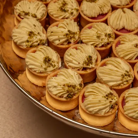 Tarte cu cremă de fistic